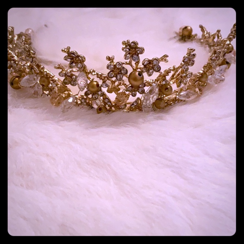 Crystal hairpiece / tiara
